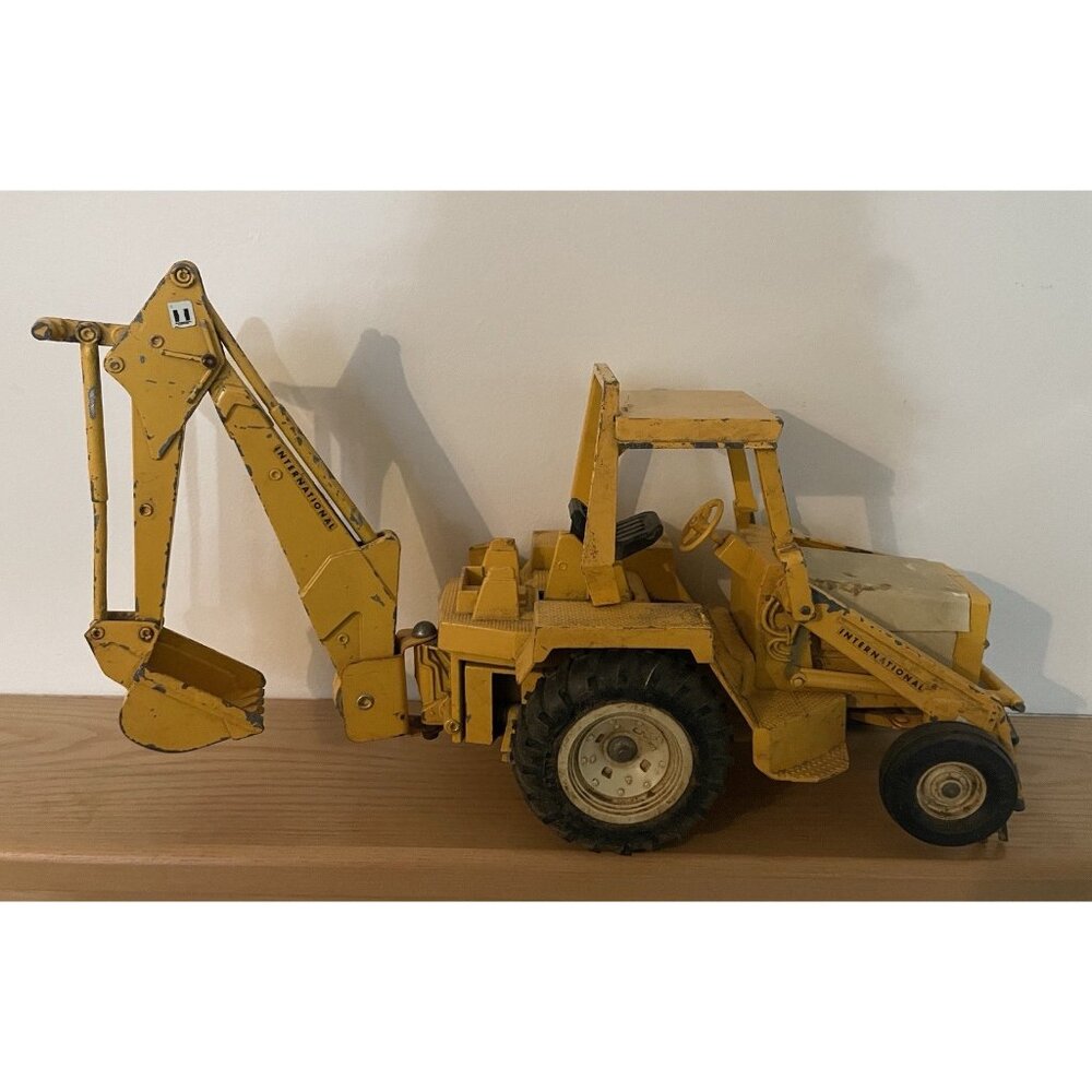ERTL International Harvester Backhoe Loader Tractor STK 472